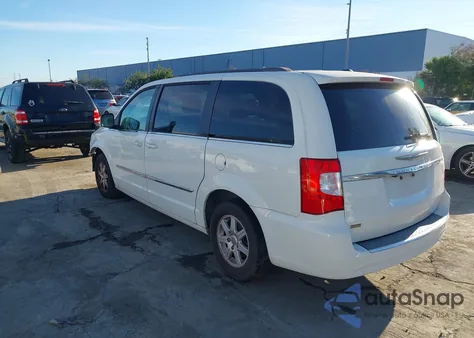 2012 Chrysler Town & Country Touring z USA, uszkodzony, nr VIN 2C4RC1BG1CR330416